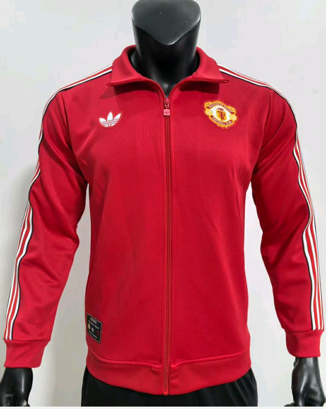 MANCHESTER UNITED TRACK SUIT 2025 - RED & WHITE STRIPS